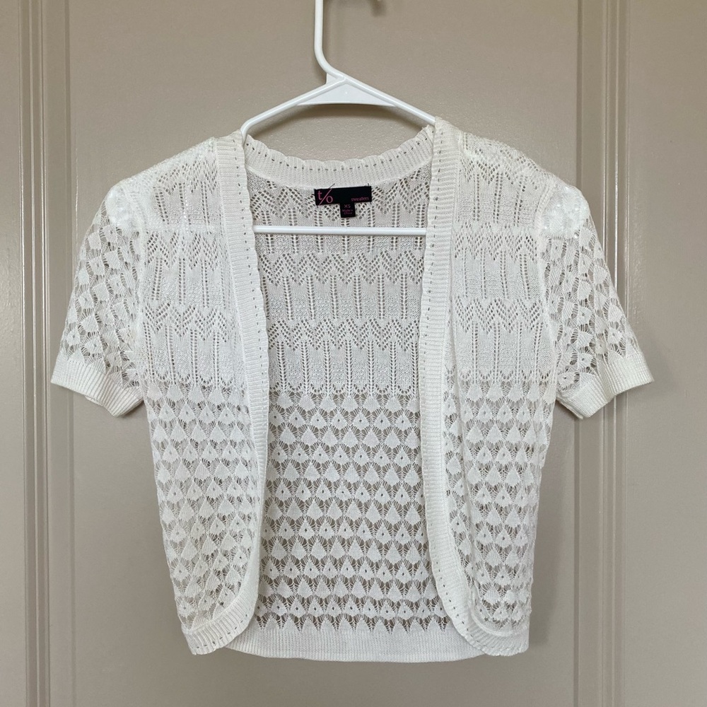 T/O cropped lightweight sweater cover-up/shrug. Size XS Juniors. EUC